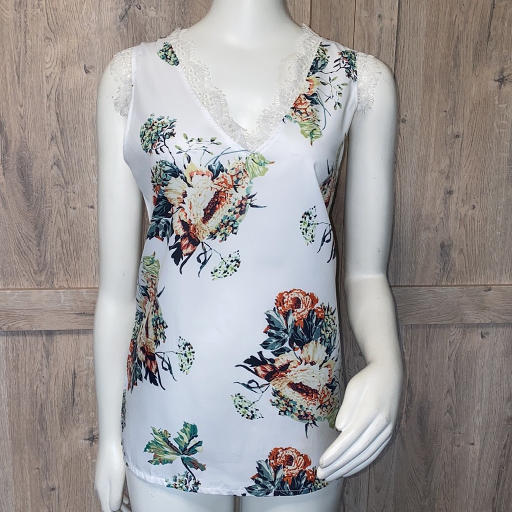 Big Floral print Sleeveless synthetic blend top M- unknown brand/unlabeled